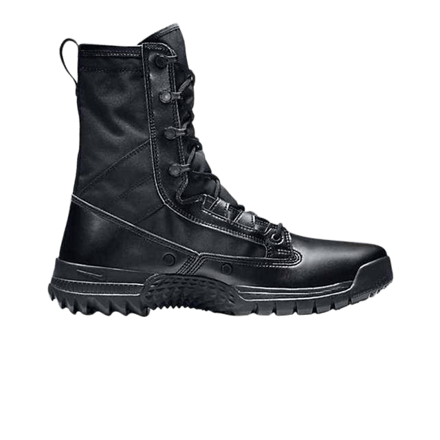 nike field boot black
