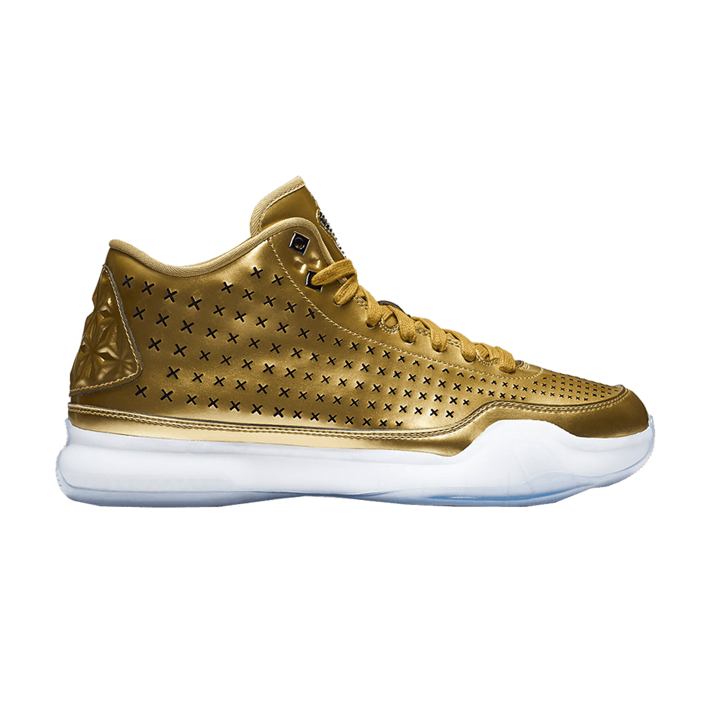 kobe bryant gold shoes