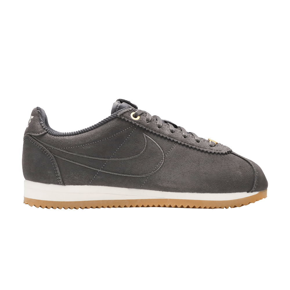 Nike cortez x undefeated store