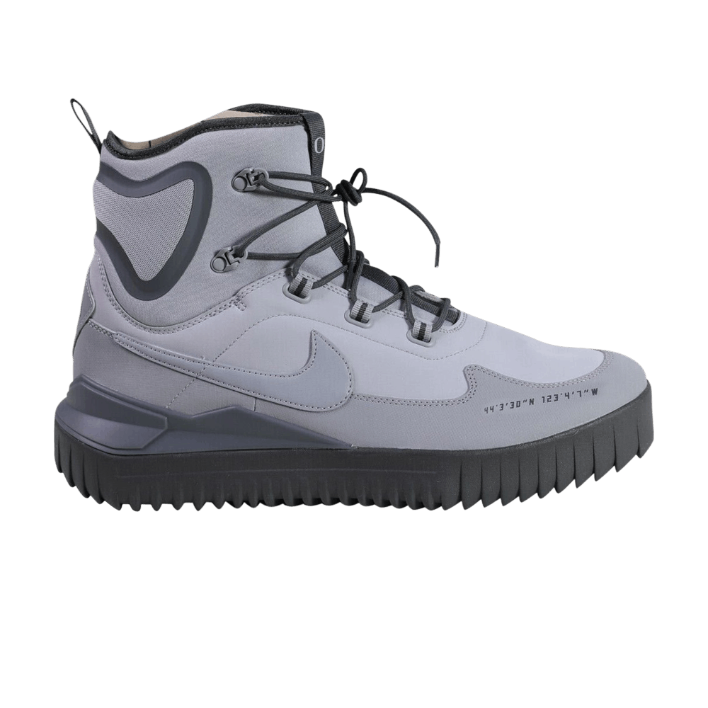 air wild mid sneaker