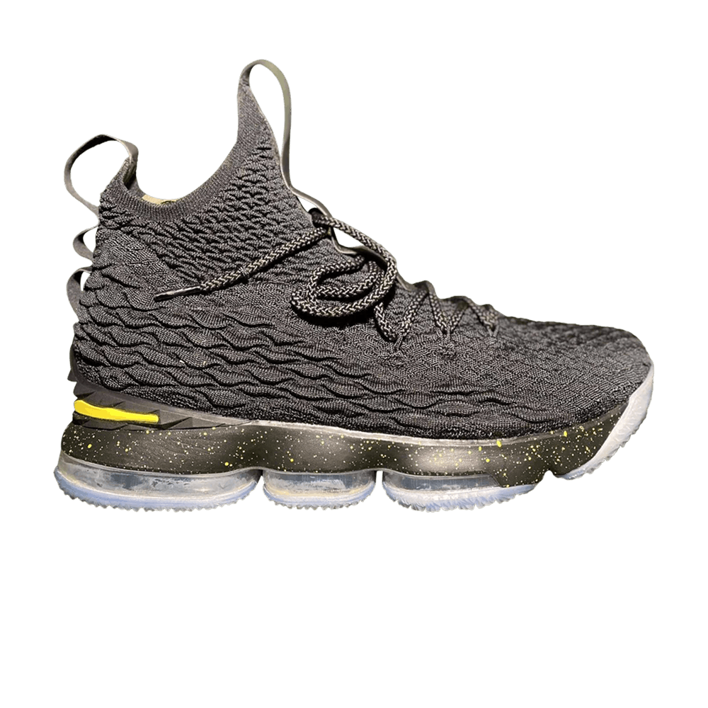 Buy Nike LeBron 15 'Oregon Away' PE - 897648 813703 | GOAT