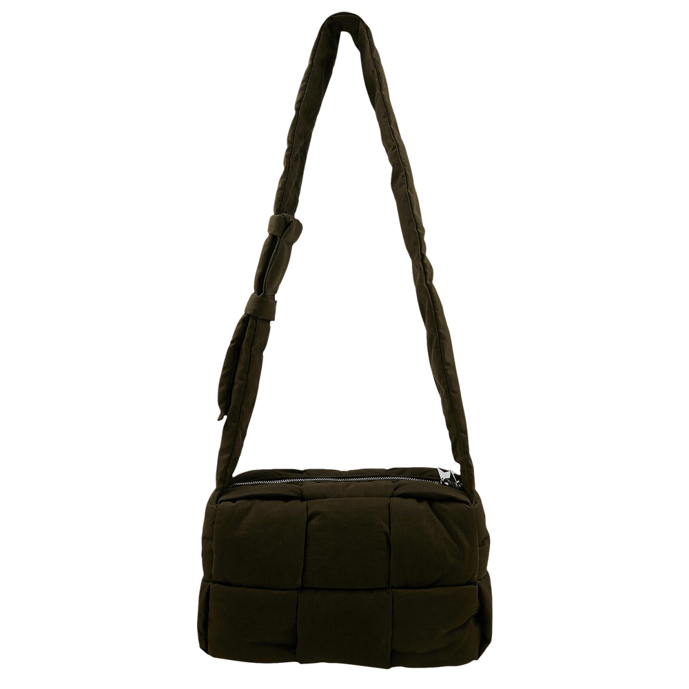 BOTTEGA VENETA正規品/送料関税込み Arco Camera Shoulder Bag Bottega Veneta Men's Arco Medium Crossbody Camera Bag