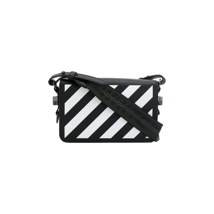 BSStore Bungo on Instagram: There's always more spot for a black bag. This  small Alma Flap Bag will ensure a sophisticated look with its classic  appeal. It's guaranteed to work with every