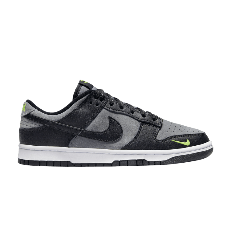 dunk low green strike