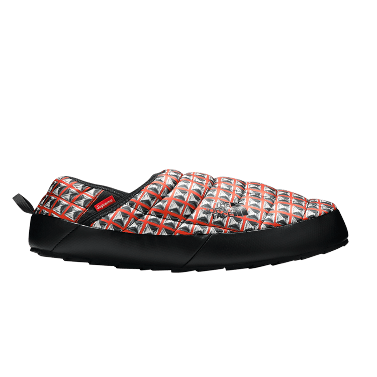 Achetez des Supreme x Traction Mule 'Red Studded Print' - SUPREME TNF MULE  RED STUD | GOAT FR