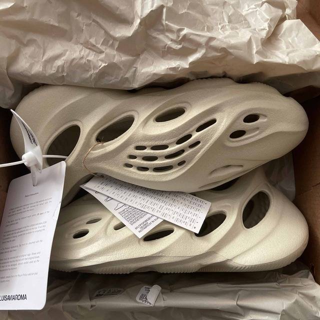 新品 adidas YEEZY Foam Runner \