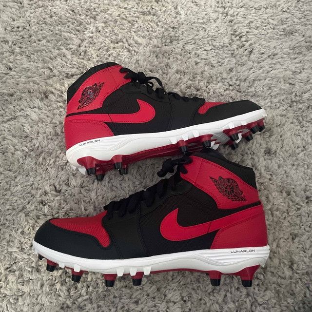 Jordan 11 hot sale bred cleats