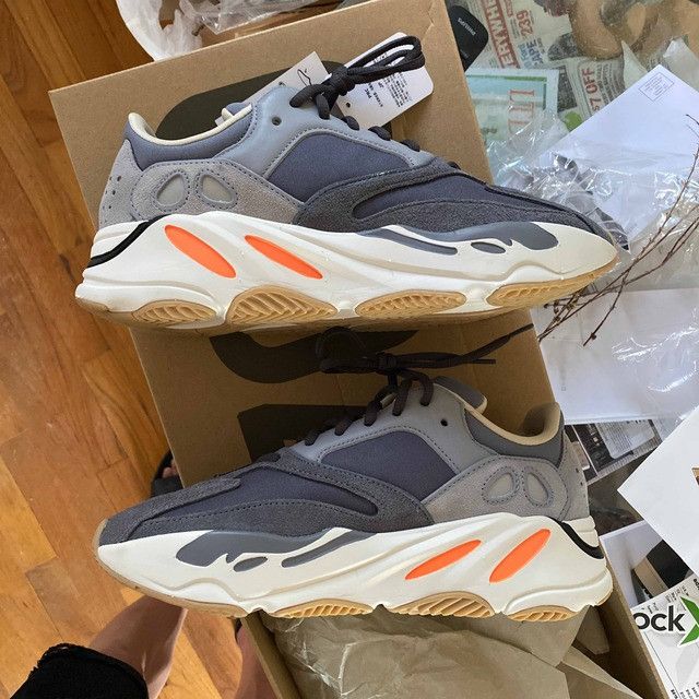 men yeezy 700