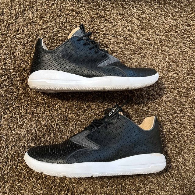 Jordan eclipse clearance black metallic gold