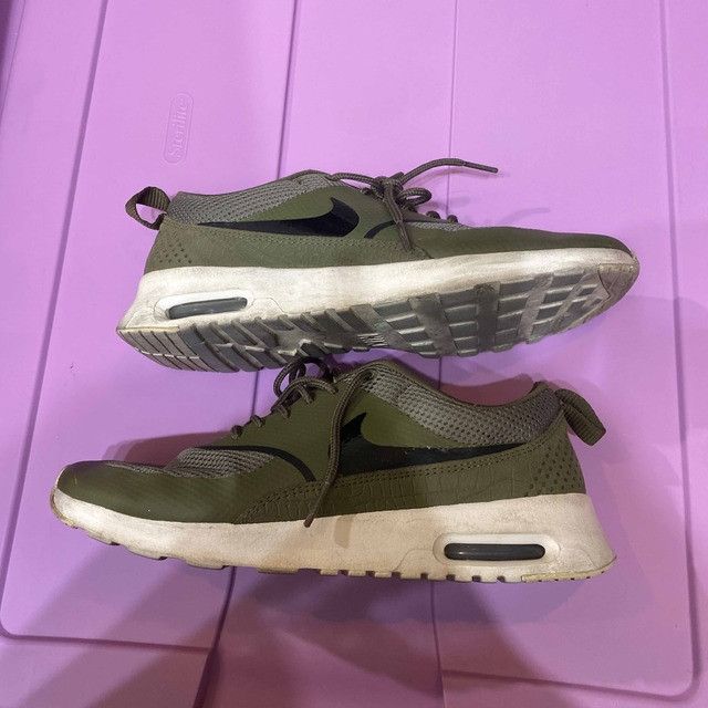 Nike thea outlet olive