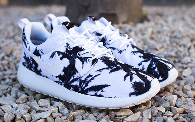 Pre-owned Nike Wmns Roshe Run 'palm Trees' In White