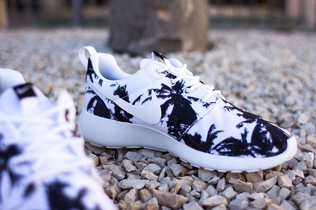 Pre-owned Nike Wmns Roshe Run 'palm Trees' In White
