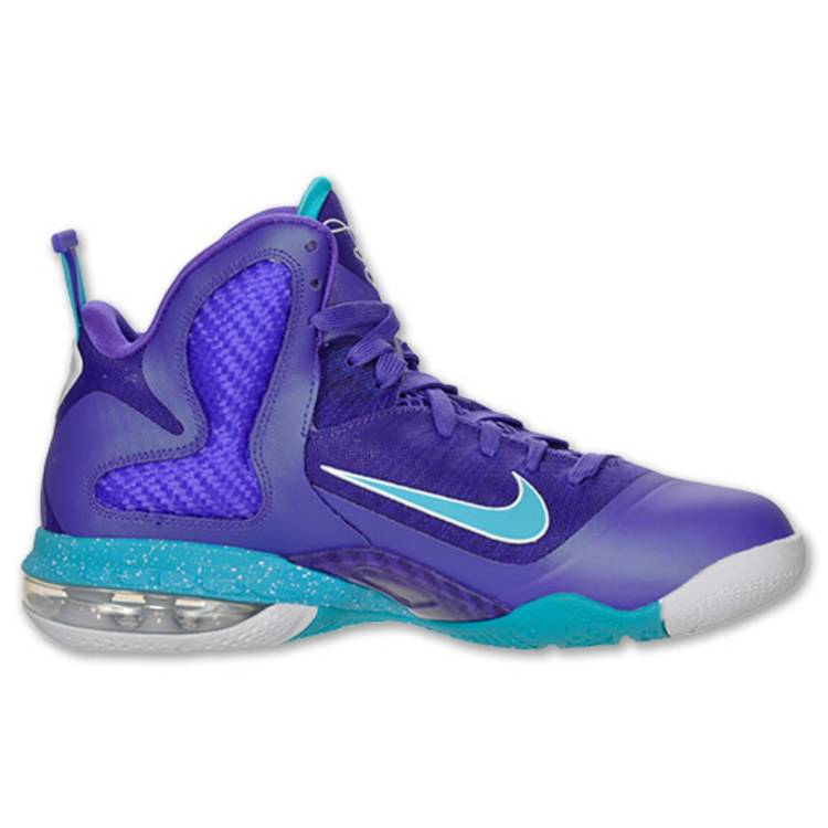 LeBron James and his Summit Lake Hornets Basketball Team Exclusive