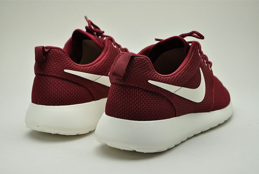 NIKE NIKE ROSHERUN 'TEAM RED'