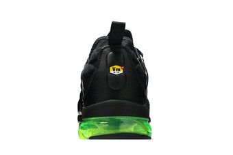 air vapormax plus black volt