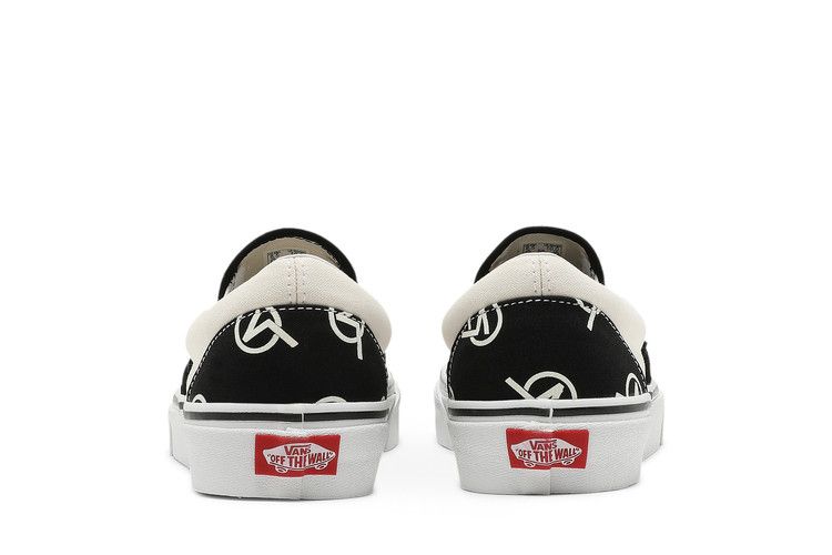 Vans Classic Slip-On Circle V