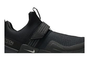 Nike metcon sport sales black and white