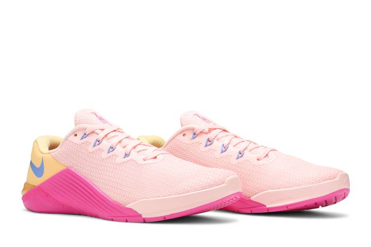 Wmns Metcon 5 'Washed Coral Pink' GOAT