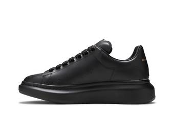 sende afsnit Underlegen Alexander McQueen Oversized Sneaker 'All Black' | GOAT