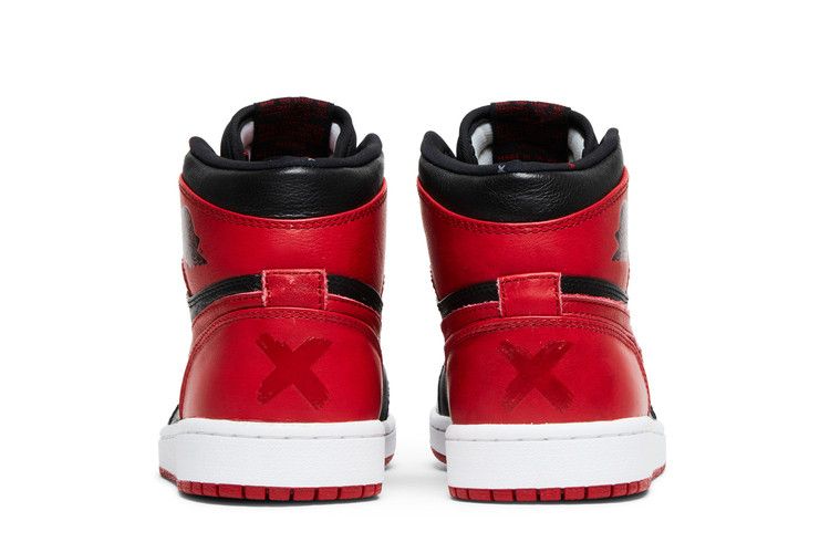 Air Jordan 1 Retro High 'Banned' 2011