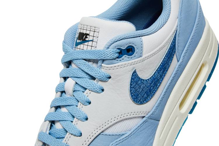 Slight Shades Of Blue On The Nike Air Max 1 Premium •