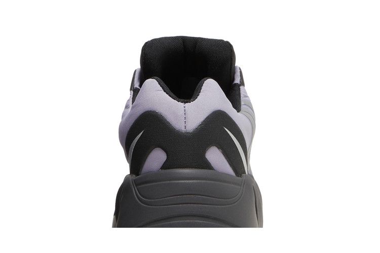 Yeezy Boost 700 Mnvn Geode
