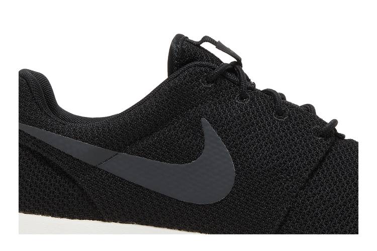 Triple black sales roshe run