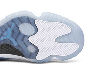 Pantone on sale 11 low