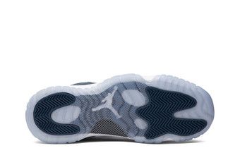 Snake skin hot sale jordans blue