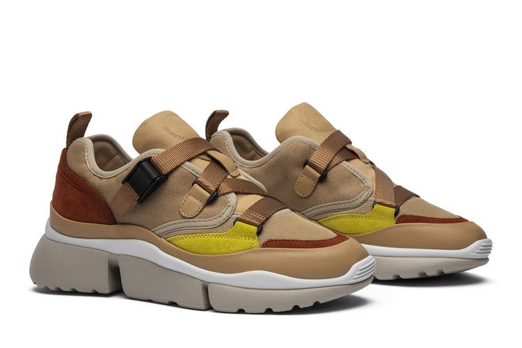 CHLOE Sonnie スニーカー クロエの新作「Sonnie」スニーカー、ハイブリッドデザインに多彩