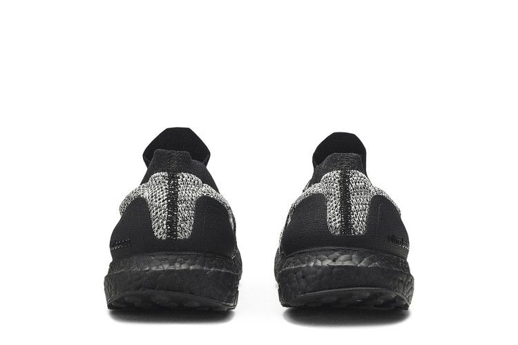 Triple black ultra outlet boost laceless