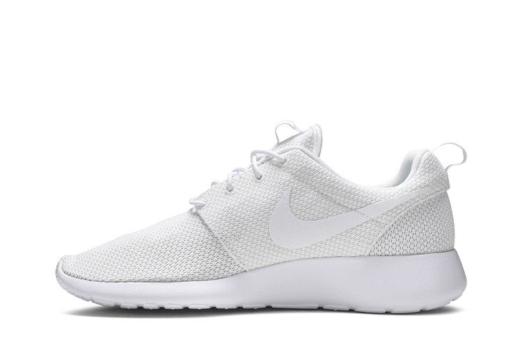 nike roshe one triple white