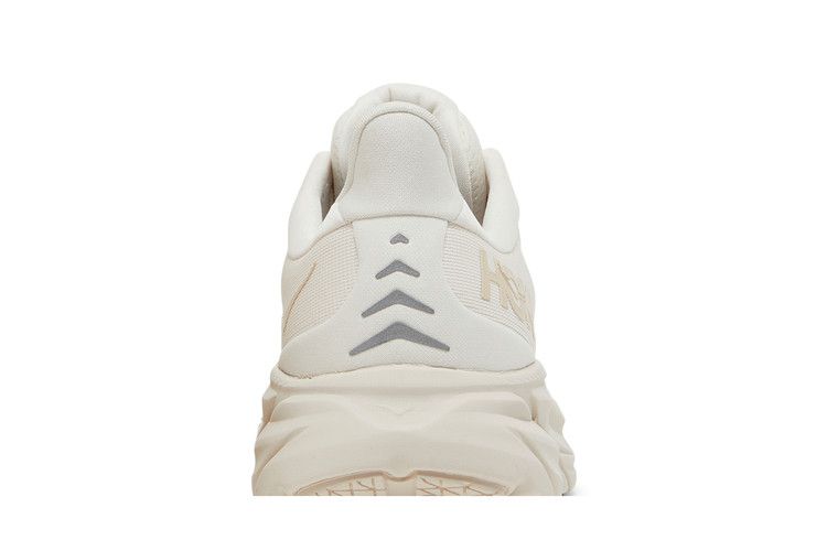 Hoka Wmns Clifton 8 'eggnog'