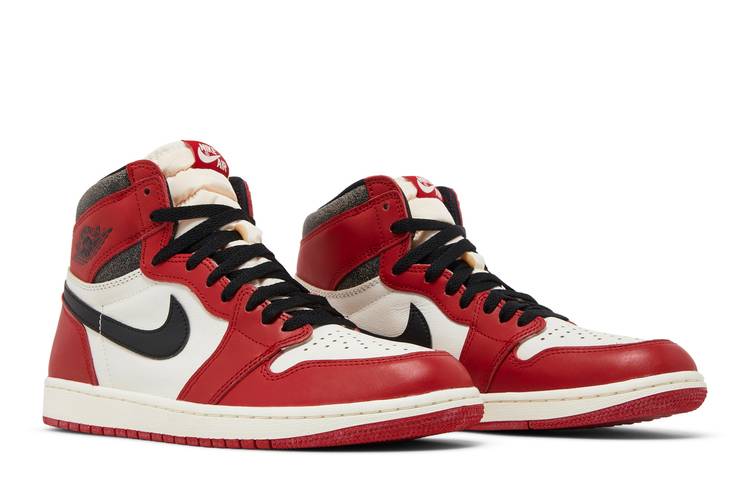 Air Jordan 1 Lost & Found vs. 1985 Air Jordan 1 Chicago