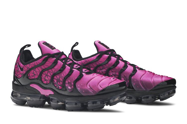 vapormax plus black and pink