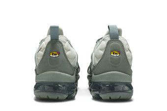 Nike air vapormax plus best sale light silver