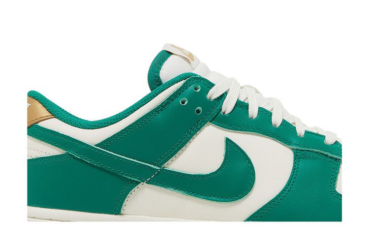 【海外限定】 Buy Wmns Dunk Low 'Malachite Metallic Gold' - FB7173 131 | GOAT 洋楽