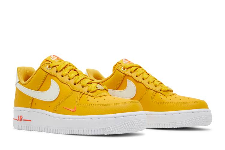 Nike Air Force 1 low yellow ochre size 7.5 womens (DQ7582-700)