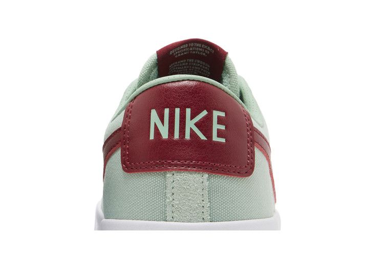 Sb blazer low gt white hotsell  and  team red