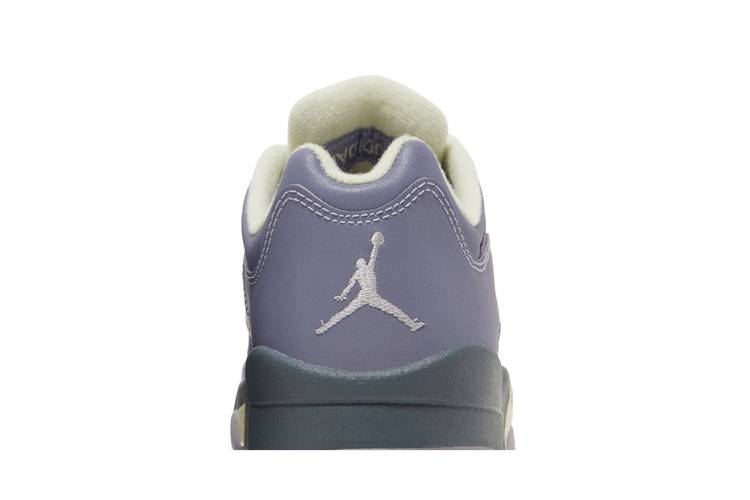 HotelomegaShops Sneakerblog  Air Jordan 5 Retro Womens Silver Shy