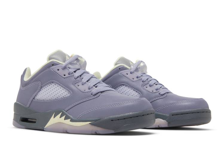 HotelomegaShops Sneakerblog  Air Jordan 5 Retro Womens Silver Shy