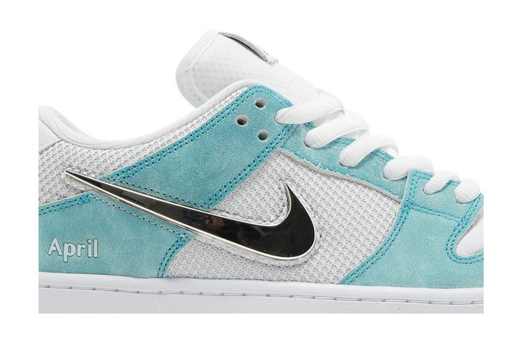 April Skateboards x Nike SB Dunk Low FD2562-400