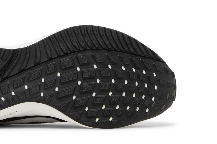 Nike Air Zoom Vomero 16 Black White — foto 6