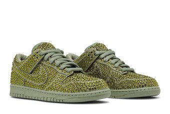 Nike sb 2024 dunk swarovski