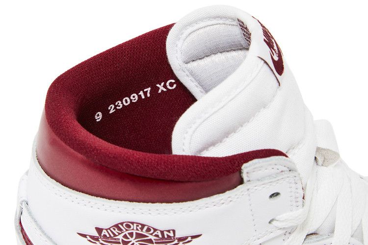 Air Jordan 1 RETRO High '85 OG Metallic Burgundy