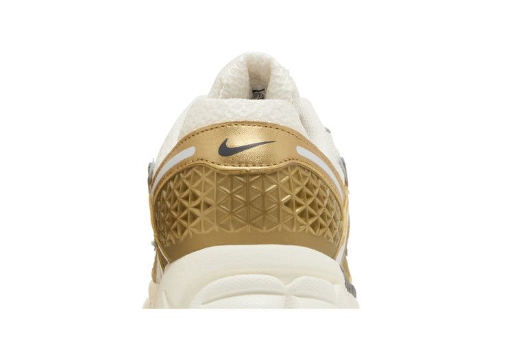 Wmns Air Zoom Vomero 5 'metallic Gold'