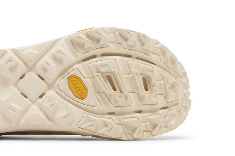 Hoka Mafate Three2 Eggnog Shifting Sand