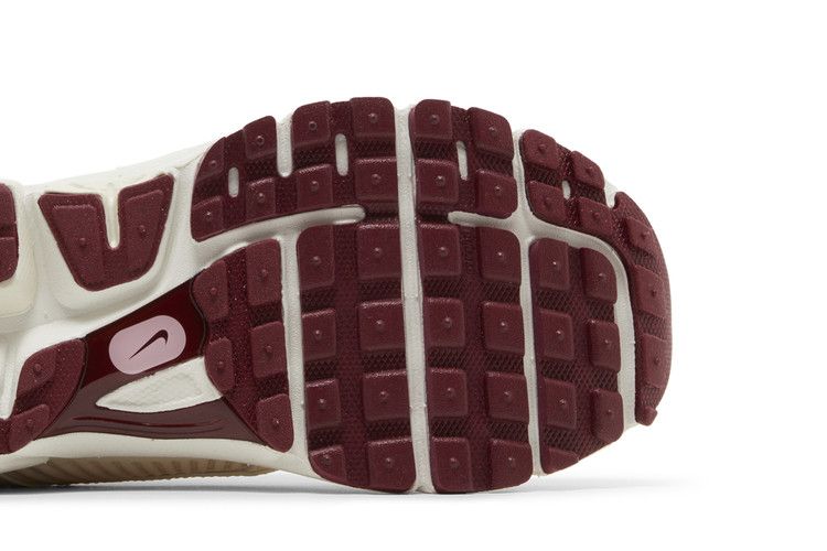 Nike Zoom Vomero 5 Valentine's Day (Women's) — foto 6