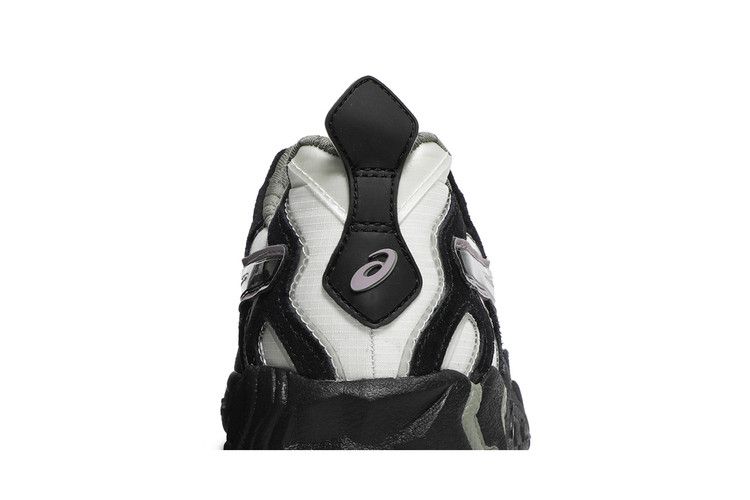 ASICS Pleasures Gel-Nandi 海外限定　1201A125 Pleasures x ASICS Gel-Nandi OG - 1201A125-100 - Le Site de