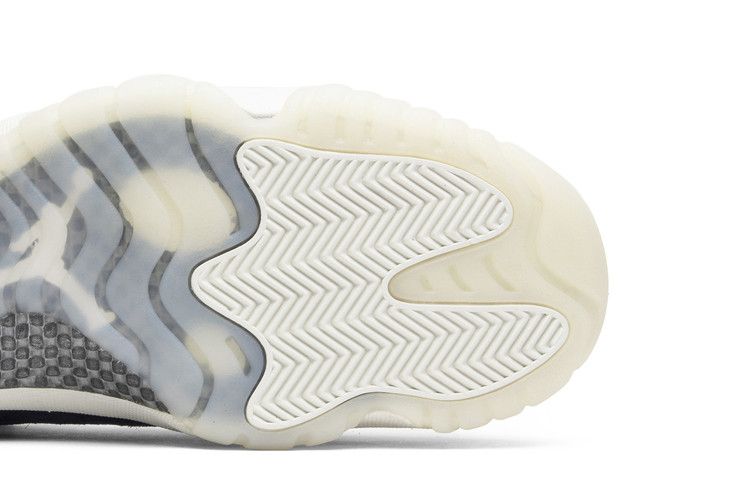 Air Jordan 11 RETRO Low Re2pect